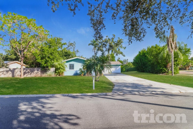 Building Photo - 1798 Faulds Rd N