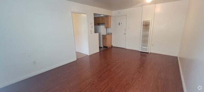 Building Photo - This is a great 1-bdr right in the heart o... Unit 1 Rental