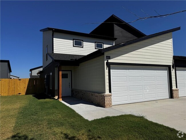 Building Photo - 1400 SW Poigai Wy Rental