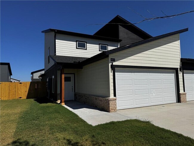 Photo - 1400 SW Poigai Wy Townhome