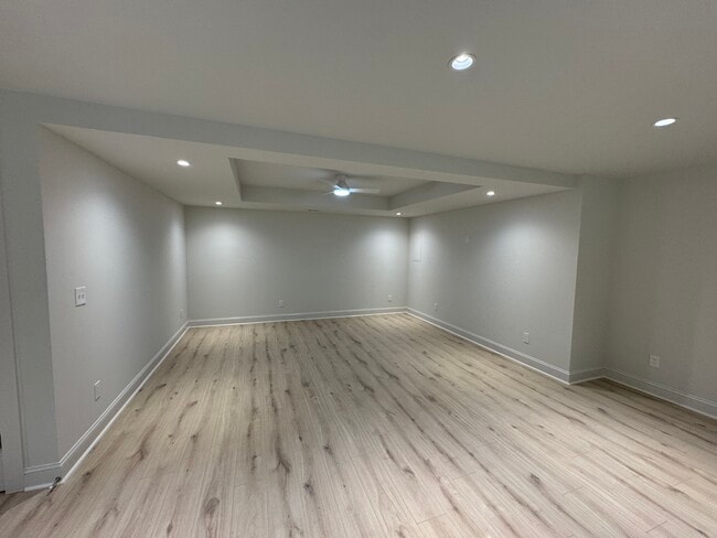 Photo - 886 Moore Rd Unidad Daylight Basement Apt