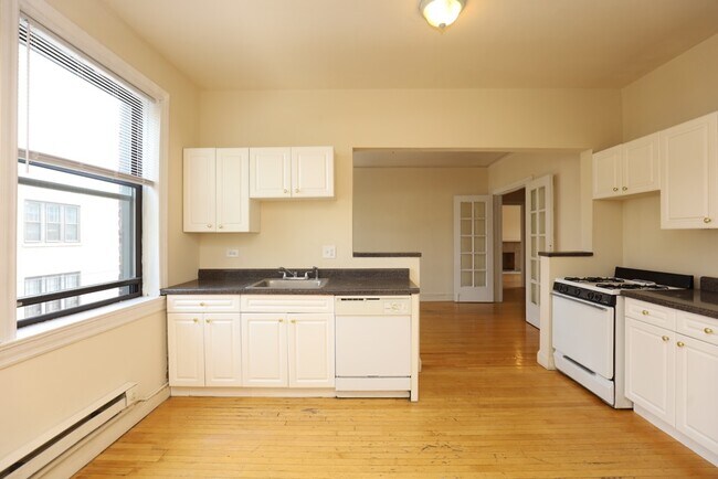 1238 Oak Ave Unit F4