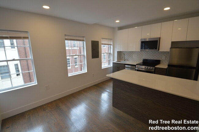 Building Photo - 61 Joy St Rental