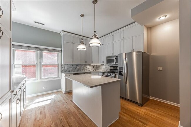 Photo - 855 W Erie St