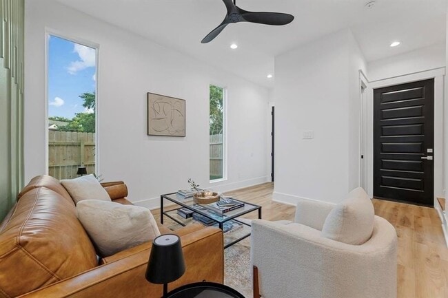 Photo - 518 Clinton St