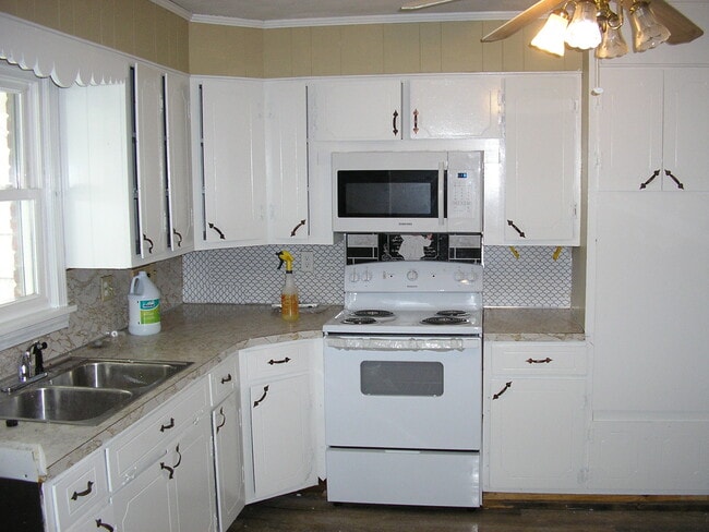 Photo - 382 Greenwood Ln