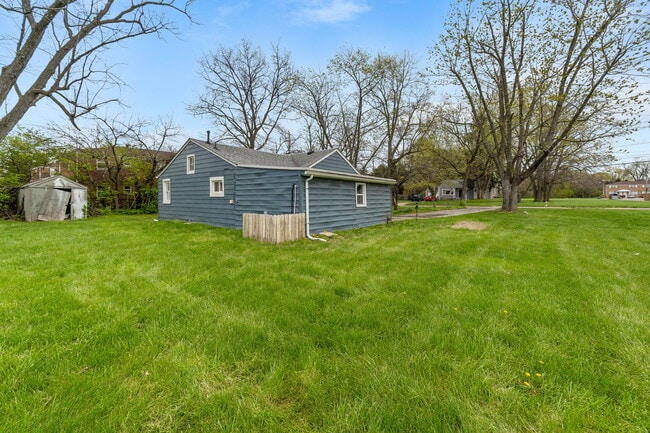 Photo - 1635 Elaine Rd