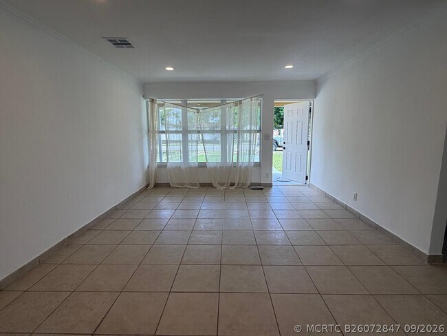 1130 NE 4th St