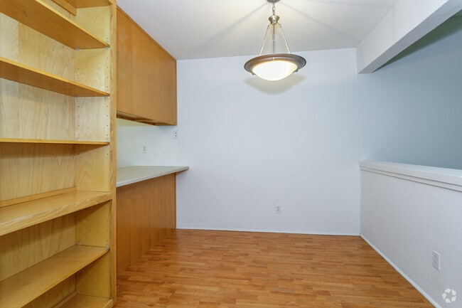 2BR, 1.5BA - 978SF - The Drake and Anderson Court