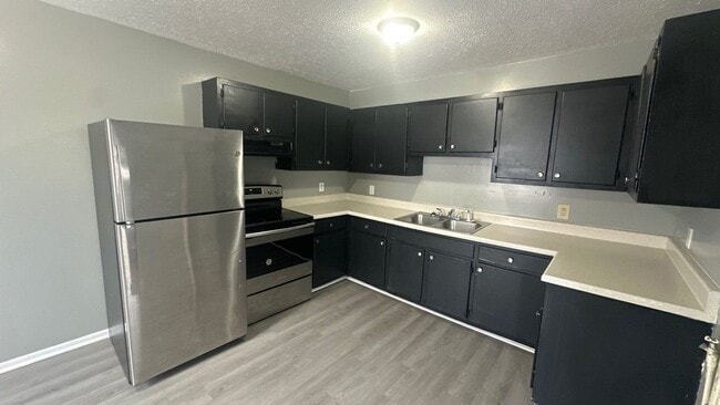 Photo - FIRST FULL MONTHS RENT FREE!! 2 Bedroom Duplex with Huge Back Yard!