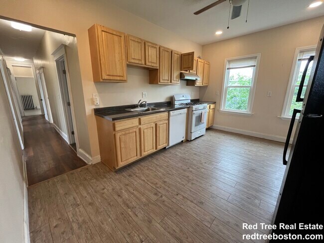 Photo - 175 River St Unit 4-bed 1.5bath CambPort