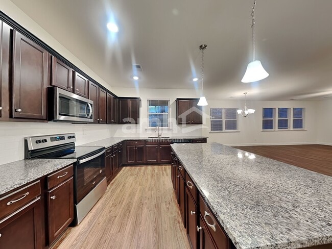 Photo - 425 Levon Ct