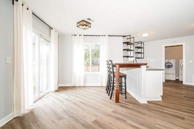 Photo - Updated 4 bedroom home in Devonshire neighborhood!