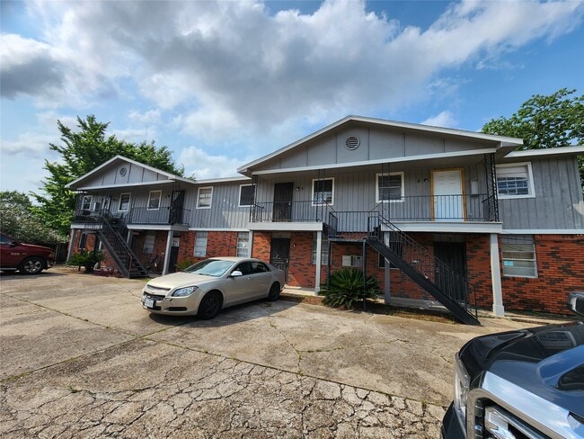 Building Photo - 4311 Yellowstone Blvd Unit 6