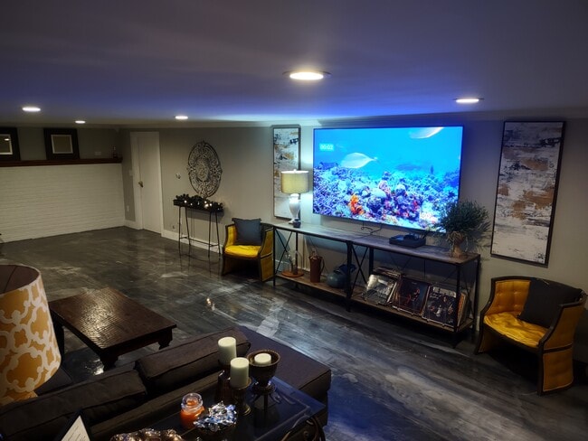 área de la sala de estar - 60 E State St Unidad Sherrill NY Hideaway