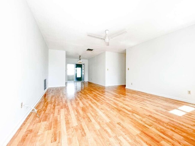 Photo - 905 SW 3rd Ave