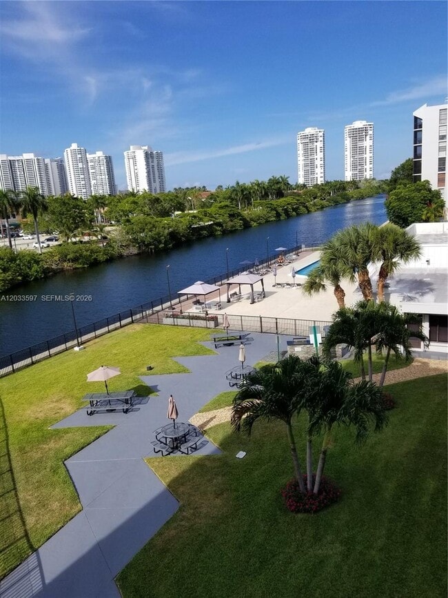 Building Photo - 3401 N Country Club Dr Unit 211