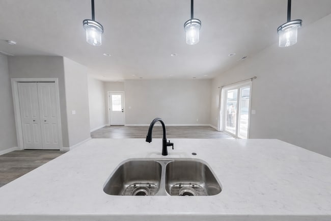 Photo - 730 Compass Lp