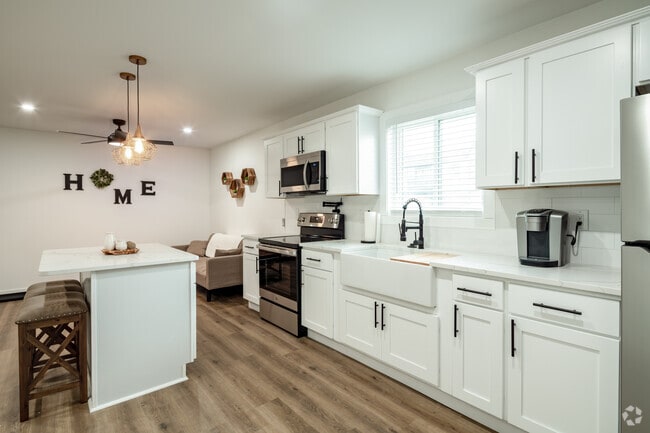 1BR, 1BA - 850SF