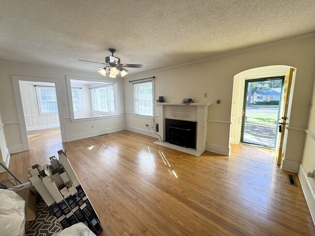 Photo - 1110 W Main St