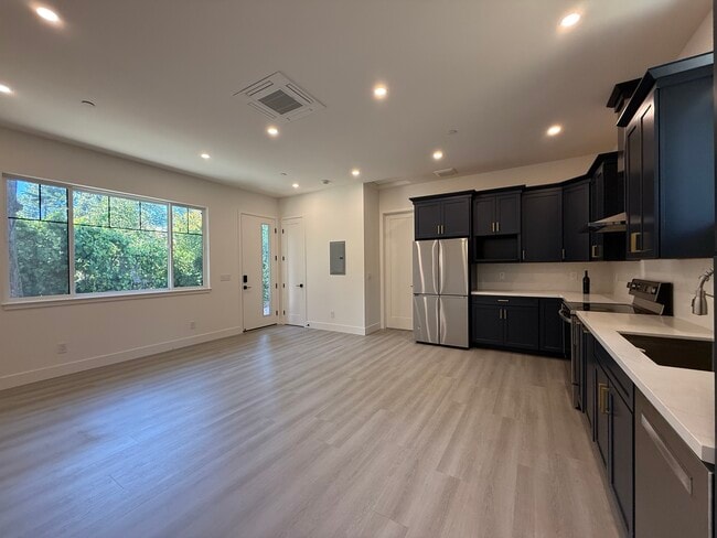 Building Photo - 812 Nash Rd Rental