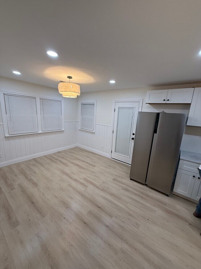 Photo - 305 Waller St