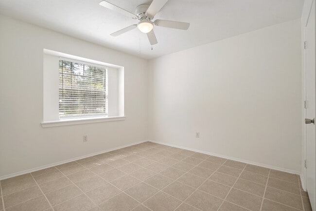 Photo - 72 Oldstream Ct