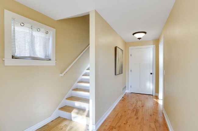 Photo - Charming 5-Bed Home with Hardwood Elegance in Minneapolis