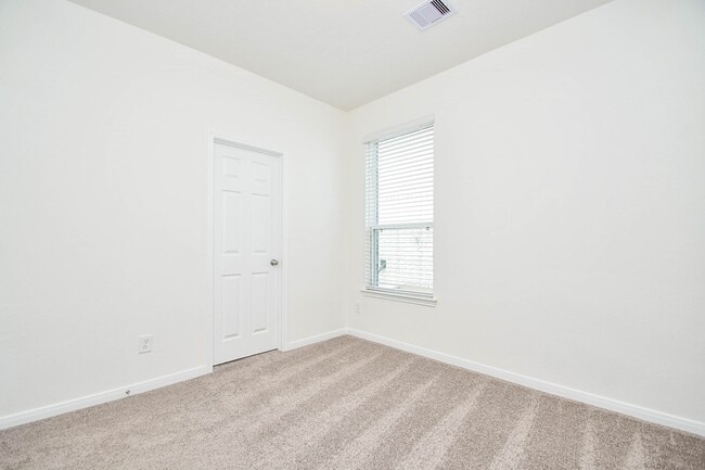 Photo - 25230 Benroe St