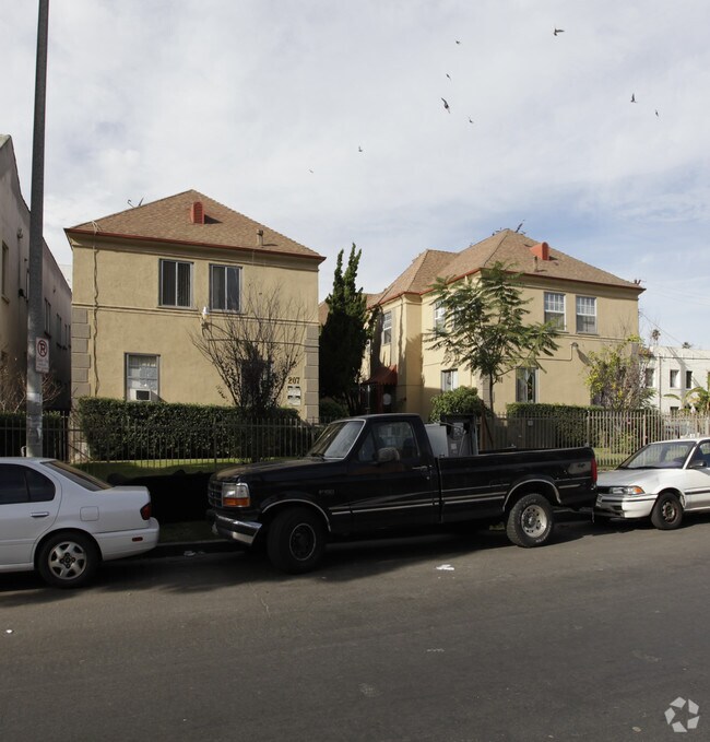 201-207 S Kenmore Ave