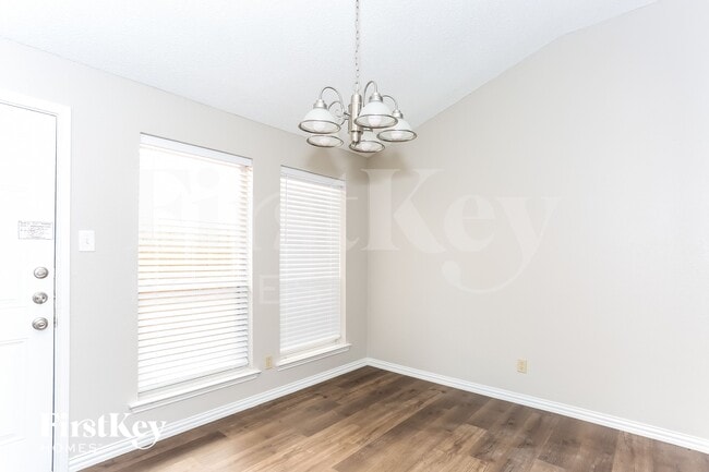 Photo - 210 Arabian Ln