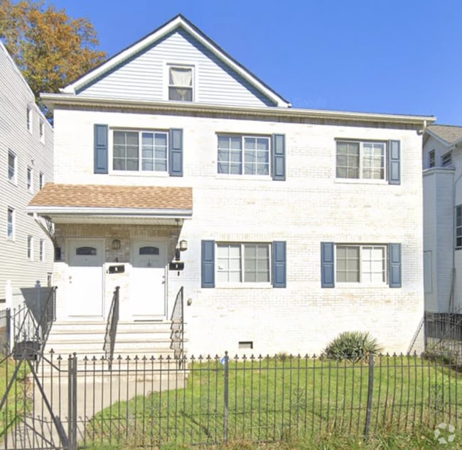 Building Photo - 4 University Pl Rental