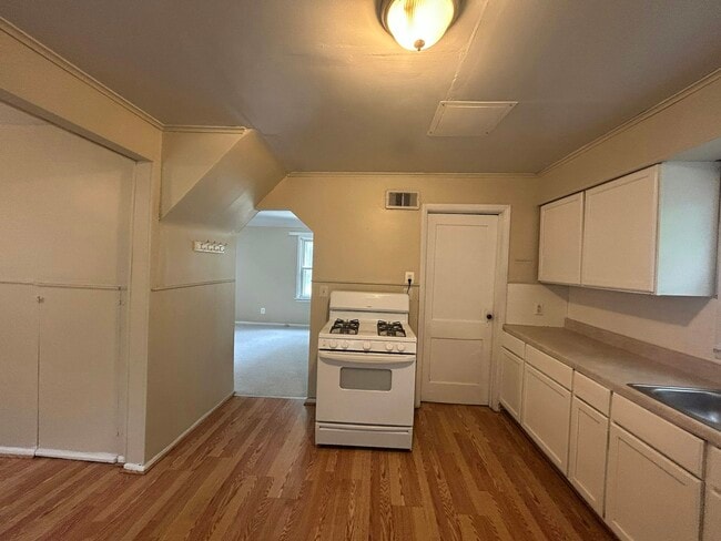 Photo - 6160 McGuire St
