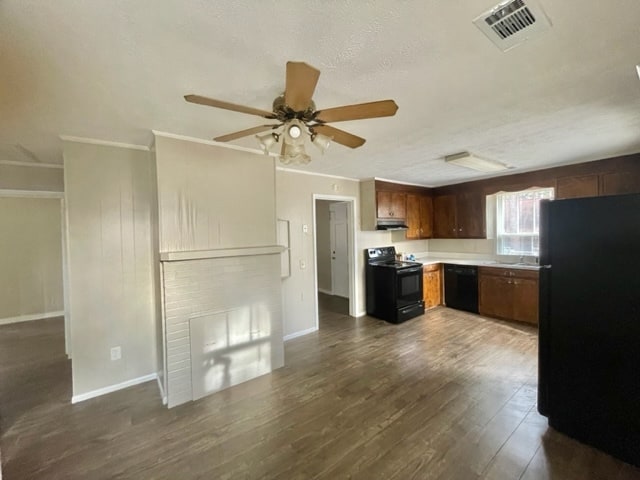 Photo - 409 Currie St