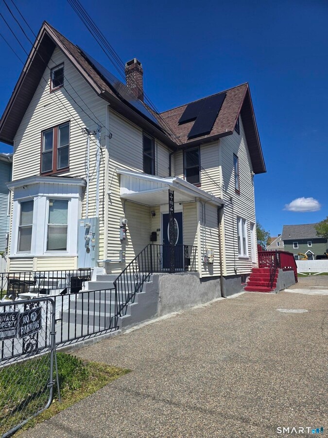 Photo - 141 Hicks St