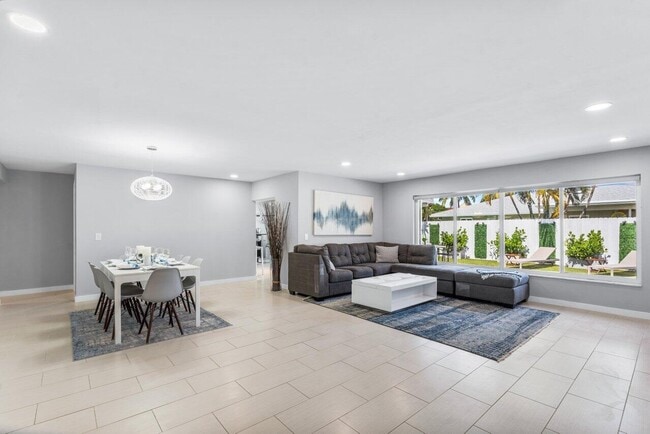 Photo - 717 Heron Dr