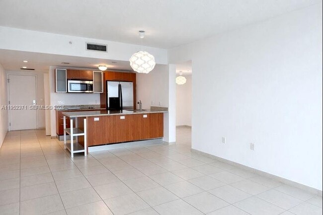 Photo - 185 SW 7th St Unidad 3704