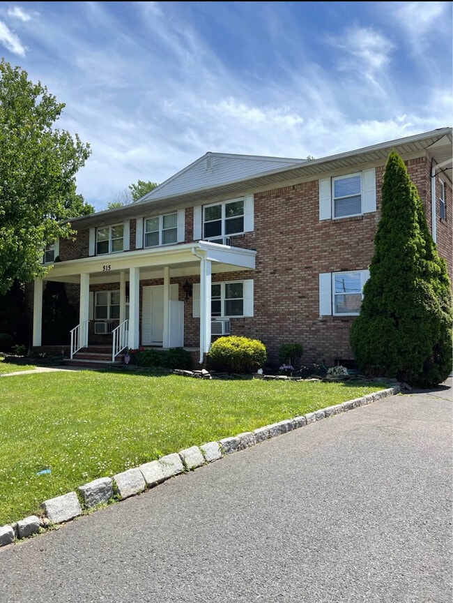 Building Photo - 515 Bound Brook Rd Unit 8 Rental