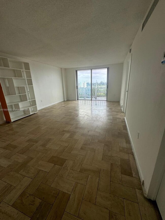 Photo - 15600 NW 7th Ave Unidad 808