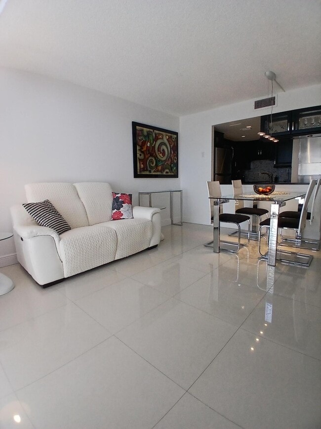 Photo - 1830 Embassy Dr Unit 121