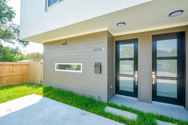 Photo - 4358 Clover St