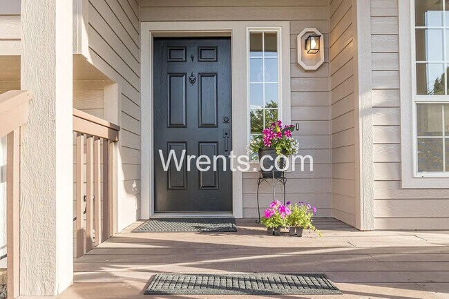 Photo - Beautiful 6 bed Highly Desirable Colbert Area!