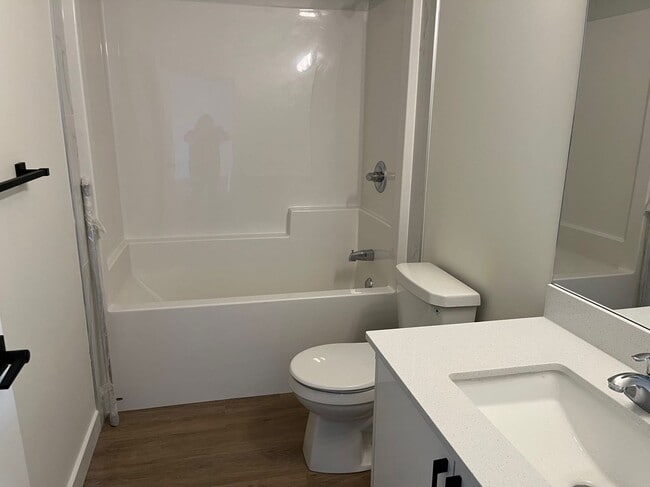 Photo - 2 Bed 1 Bath Unit in Ponoka, AB Unit 306