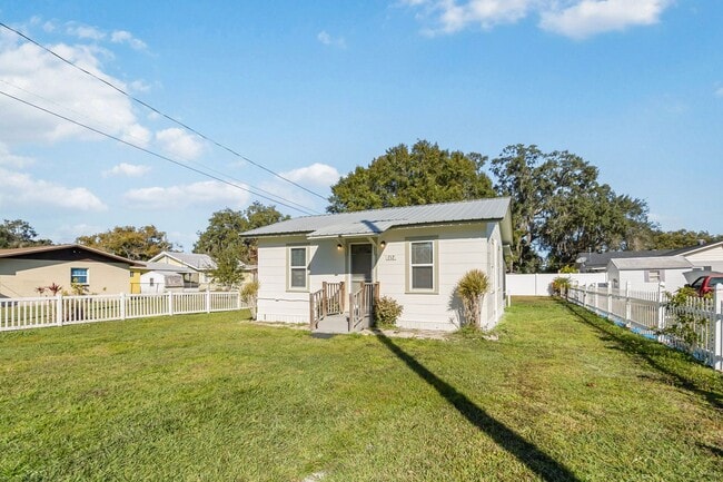 Photo - Charming 1/1 Home in St. Cloud Close to the Lakefront Park