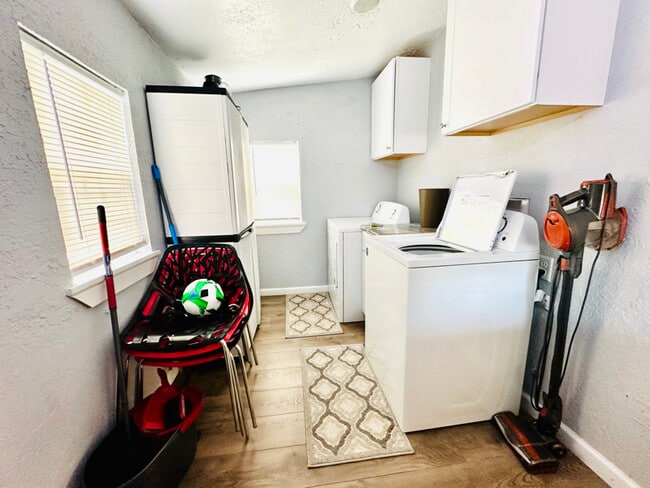 Photo - 606 NW Dearborn Ave