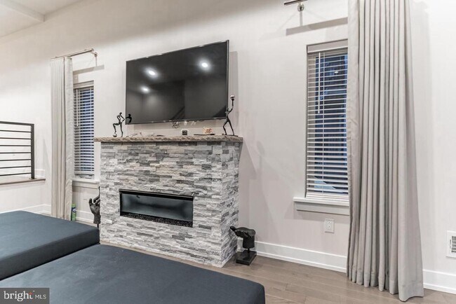 Photo - 2525 Graduate Square