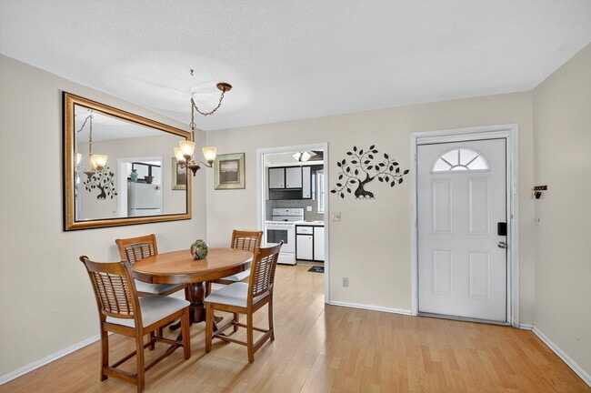 Photo - 2673 Barkley Dr E Unidad B