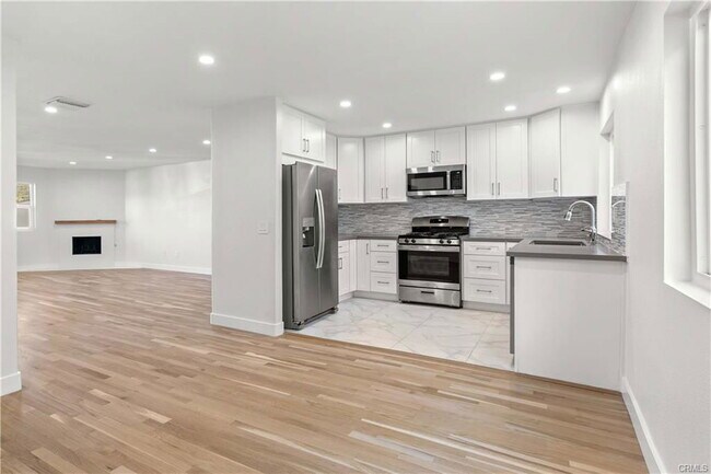 Photo - 552 Hahn Ave