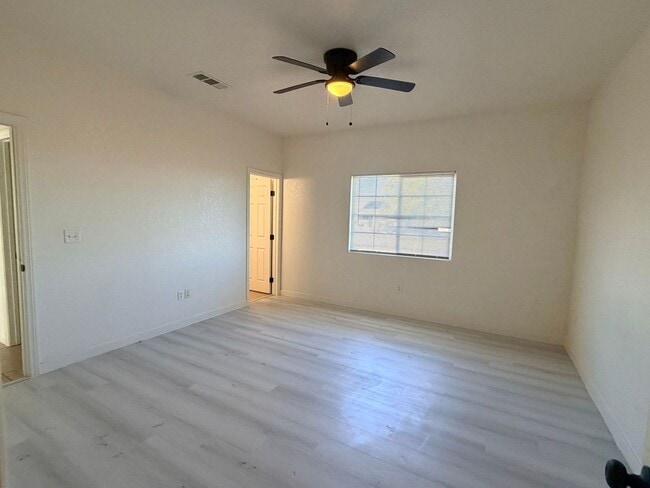Photo - Spacious 3-Bedroom Home With RV Parking MOVE IN SPECIAL!