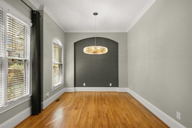 Photo - 395 Laurent St NW